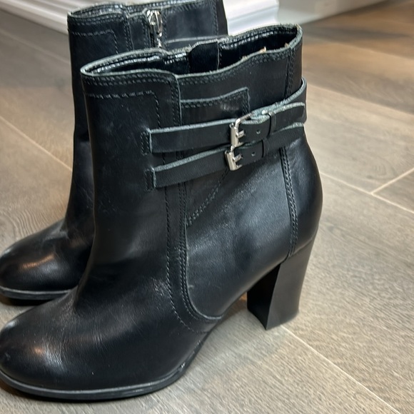 Marc Fisher Kattie Leather Ankle Booties Block Heel Black Women size 6.5 - Picture 4 of 13